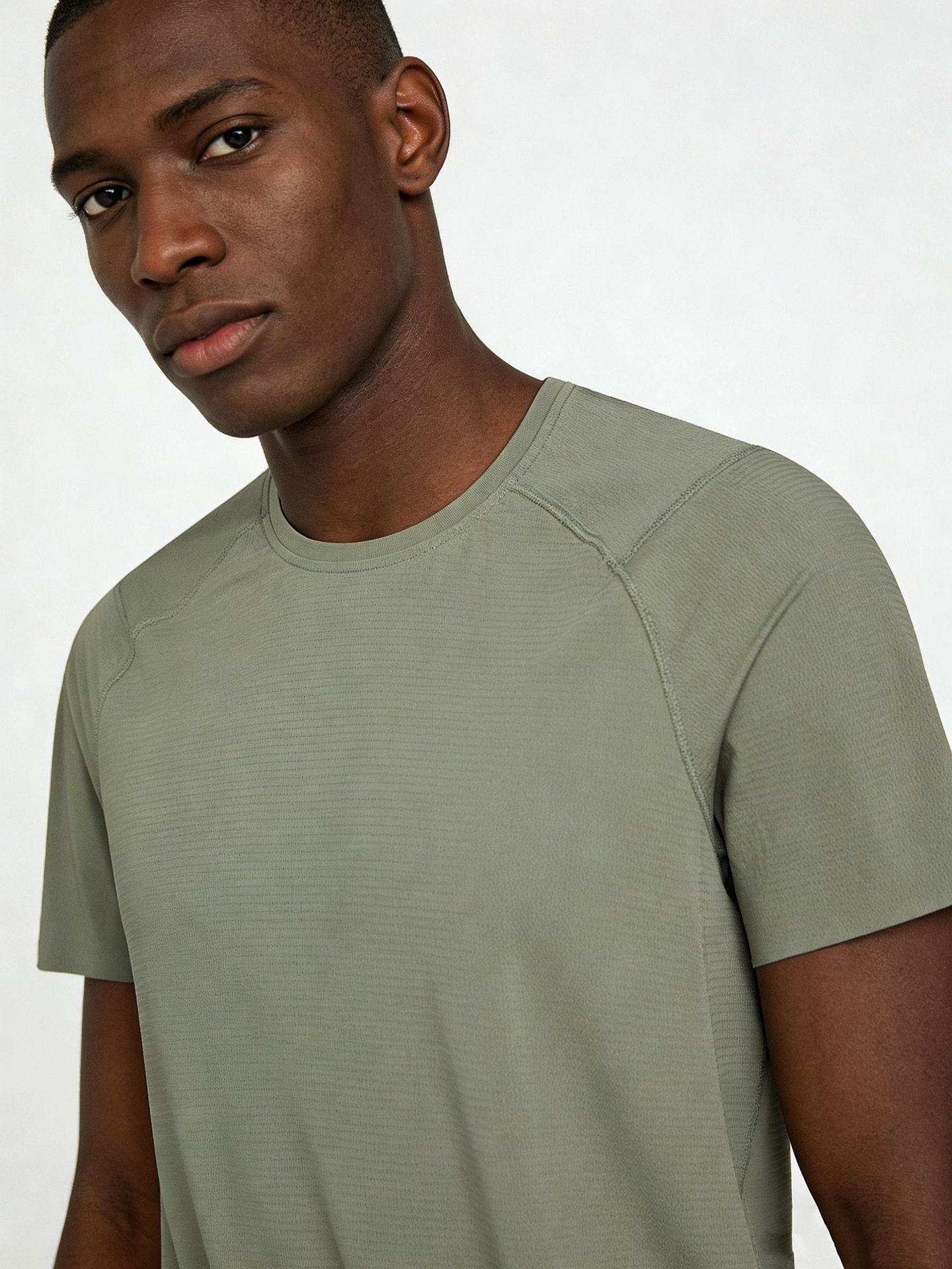 Olive crew-neck cooling T-shirt with short sleeves